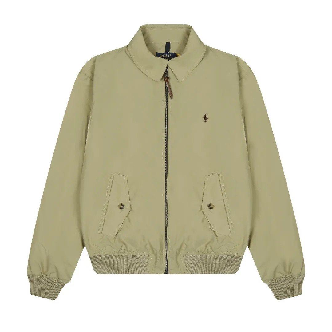 P320 White background picture [Evergreen all year round] Style number: 25025# (on sale all year round) Color: black/light card/gray white Size: S to XL - Ralph Lauren/Ralph Lauren SS25 new double-layer windproof and water-repellent classic old cadre style light casual jacket - double-layer design same color inside and outside S237 high-density micro-water-repellent craft fabric (100% T) ✅ | - Custom-woven double-layer rabbit velvet needle thread, non-market wrong version of mercerized cotton ✅ - Customized two-color webbing strip on the back collar, with zipper side pockets inside ✅ - POLO brand zipper, genuine leather zipper piece, dark and light two-color buttons ✅ - RL25SS new jacket The fabric is made of lightweight polyester fiber, windproof and waterproof, more lightweight, suitable for traveling or daily outdoor sports, simple line design and wide and neat tailoring, unisex style for both men and women Good for commuting, classic and durable